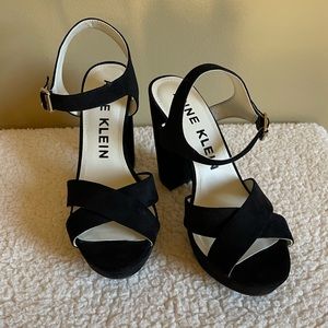 Anne Klein Platform Heels. 8. NWOT.